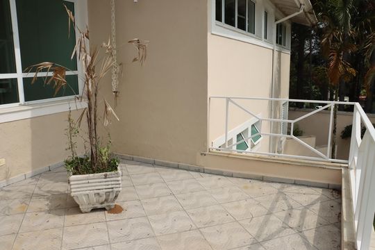 Varanda da Suíte 3 de casa de condomínio para alugar com 5 quartos, 517m² em Caiapia, Cotia