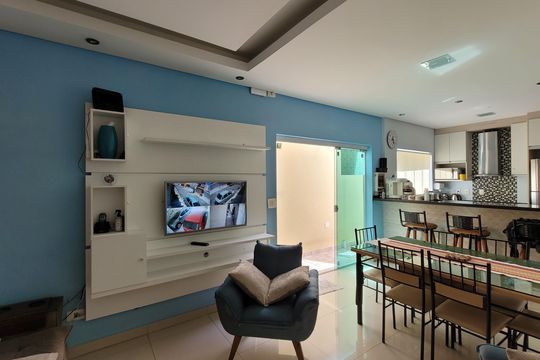 Sala de casa para alugar com 3 quartos, 138m² em Jardim Goncalves, Itaquaquecetuba