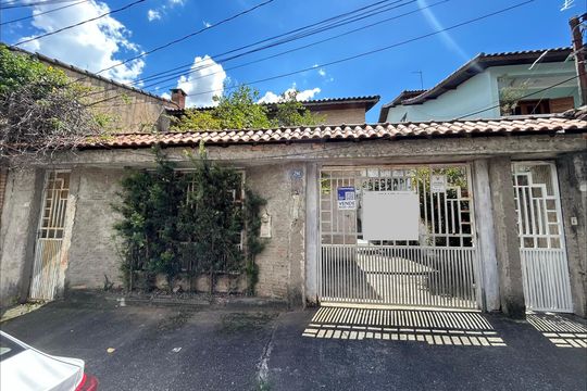 Placa instalada na fachada do imóvel  de casa à venda com 6 quartos, 450m² em Parque Continental I, Guarulhos