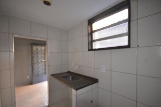 Cozinha de casa para alugar com 1 quarto, 53m² em Rocha Miranda, Rio de Janeiro
