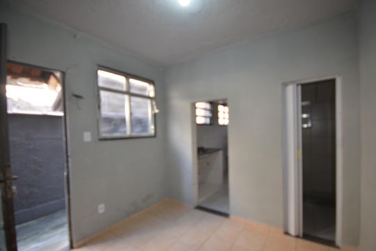 Casa para alugar com 1 quarto, 53m² em Rocha Miranda, Rio de Janeiro
