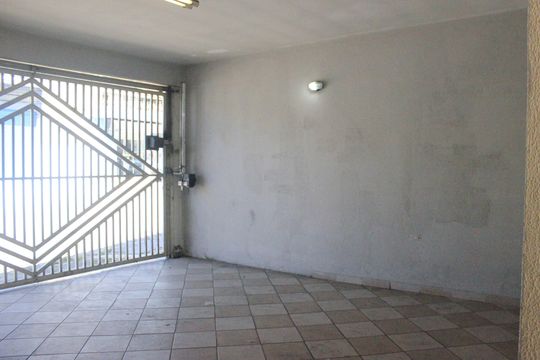 Garagem  de casa para alugar com 3 quartos, 189m² em Jardim Valeria, Guarulhos