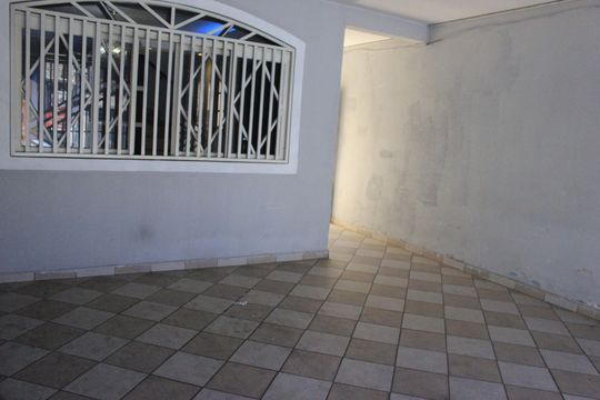 Garagem  de casa para alugar com 3 quartos, 189m² em Jardim Valeria, Guarulhos
