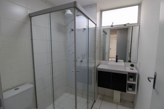Banheiro de apartamento à venda com 2 quartos, 44m² em Parque Ipe, São Paulo