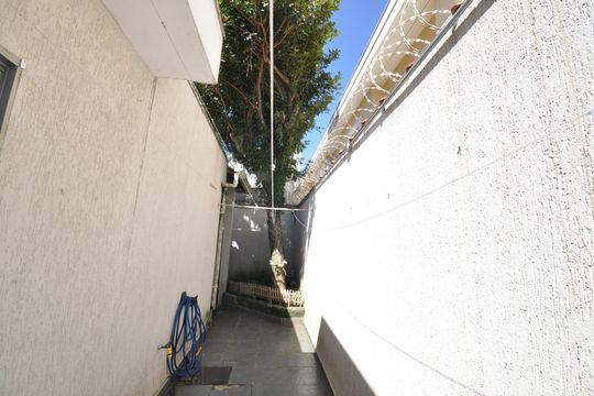 Quintal de casa à venda com 3 quartos, 150m² em Vila Constança, São Paulo
