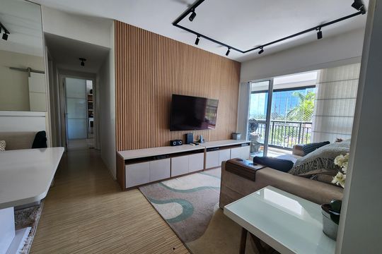 Sala de apartamento à venda com 2 quartos, 77m² em Barra da Tijuca, Rio de Janeiro