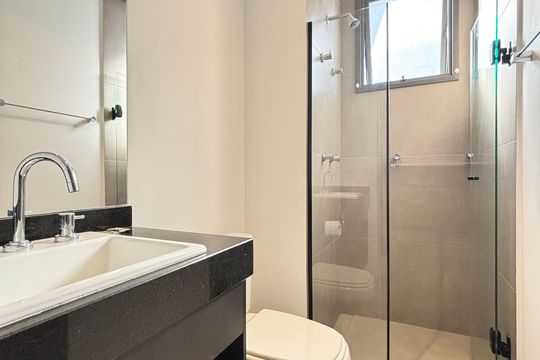 Banheiro de kitnet/studio à venda com 1 quarto, 27m² em Vila Olímpia, São Paulo