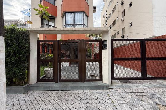 Fachada de apartamento para alugar com 3 quartos, 220m² em Balneario Cidade Atlantica, Guarujá