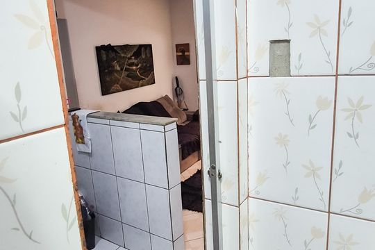 Banheiro  de casa à venda com 2 quartos, 80m² em Ramos, Rio de Janeiro