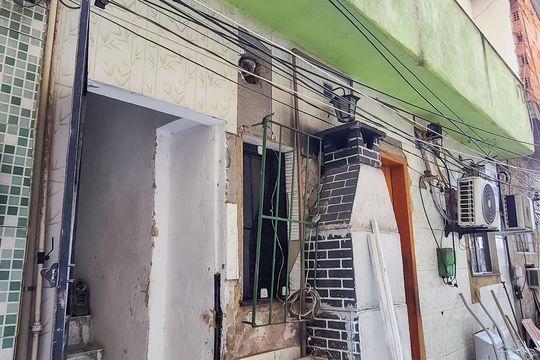 Frente da Casa  de casa à venda com 2 quartos, 80m² em Ramos, Rio de Janeiro