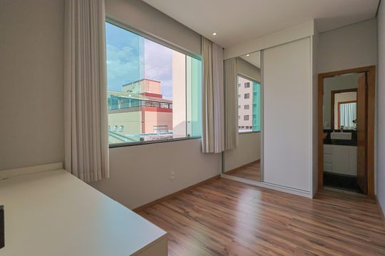 Casa para alugar com 4 quartos, 420m² em Castelo, Belo Horizonte