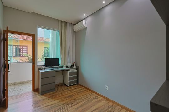 Casa para alugar com 4 quartos, 420m² em Castelo, Belo Horizonte