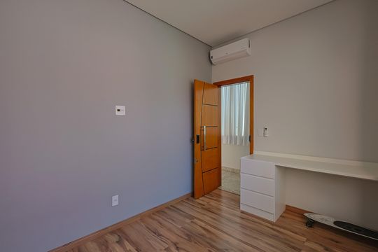 Casa para alugar com 4 quartos, 420m² em Castelo, Belo Horizonte