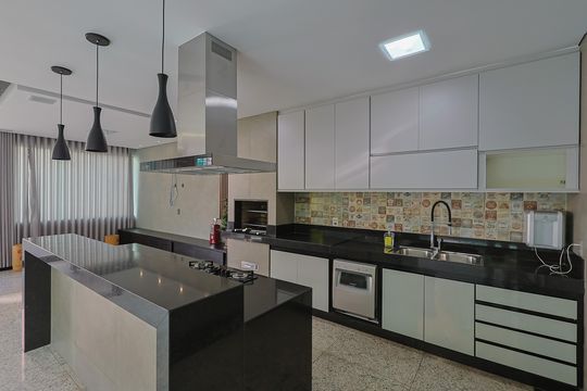 Casa para alugar com 4 quartos, 420m² em Castelo, Belo Horizonte