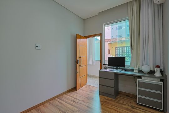 Casa para alugar com 4 quartos, 420m² em Castelo, Belo Horizonte