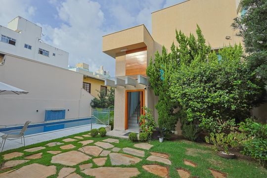 Casa para alugar com 4 quartos, 420m² em Castelo, Belo Horizonte