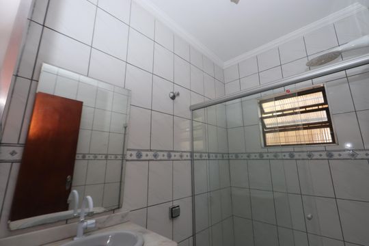 Banheiro de Baixo de casa à venda com 4 quartos, 245m² em Jardim Sapopemba, São Paulo