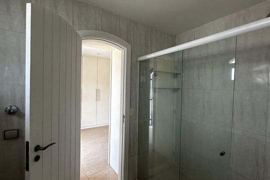 Banheiro do Quarto 1 de casa de condomínio para alugar com 3 quartos, 160m² em Barra da Tijuca, Rio de Janeiro