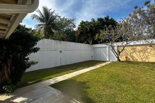 Jardim de casa de condomínio para alugar com 3 quartos, 160m² em Barra da Tijuca, Rio de Janeiro