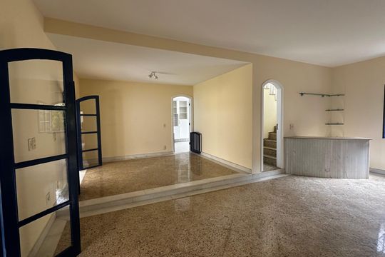 Sala de casa de condomínio para alugar com 3 quartos, 160m² em Barra da Tijuca, Rio de Janeiro