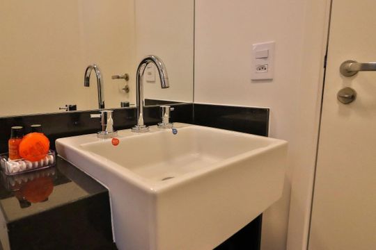 Banheiro de apartamento à venda com 1 quarto, 21m² em Vila Mariana, São Paulo