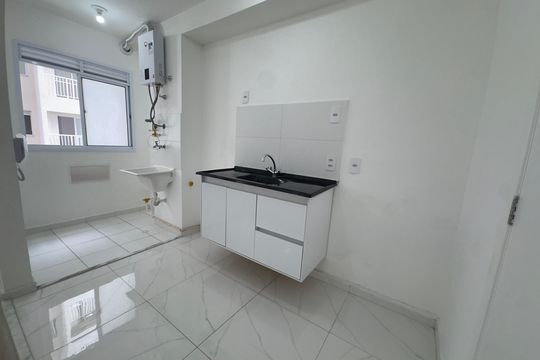 Cozinha de apartamento para alugar com 1 quarto, 35m² em Jardim Piracuama, São Paulo