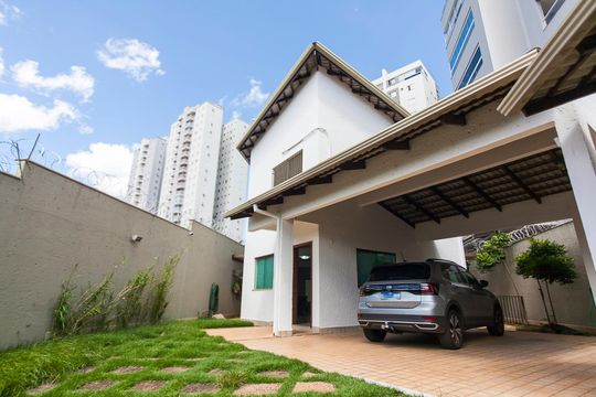Fachada de casa para alugar com 3 quartos, 560m² em Tubalina, Uberlândia
