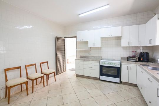 Cozinha de casa para alugar com 3 quartos, 560m² em Tubalina, Uberlândia
