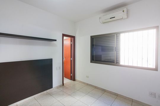 Suite 2 de casa para alugar com 3 quartos, 560m² em Tubalina, Uberlândia