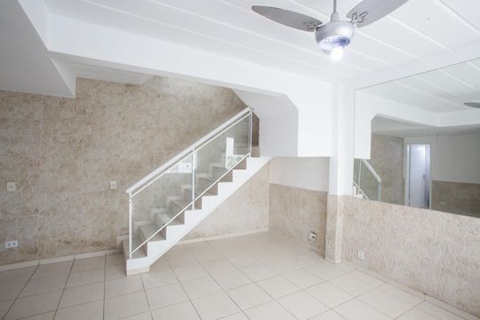 Sala de casa à venda com 3 quartos, 135m² em Taquara, Rio de Janeiro