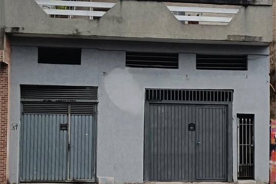 Casa à venda com 3 quartos, 180m² em Vila Vitória, Santo André