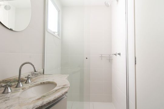 Banheiro de apartamento para alugar com 3 quartos, 77m² em Marechal Rondon, Canoas