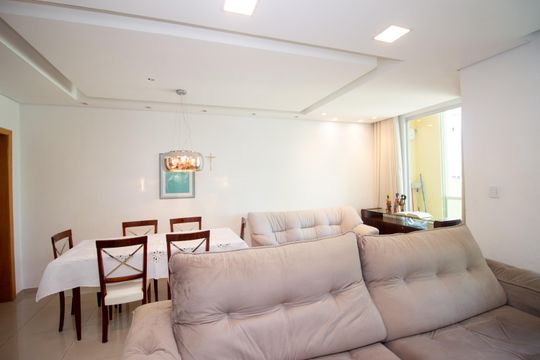 Sala de casa à venda com 3 quartos, 170m² em Cabral, Contagem
