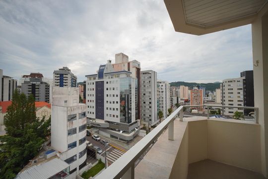 Sala - varanda de apartamento para alugar com 2 quartos, 82m² em Centro, Florianópolis