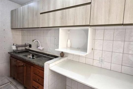 Casa à venda com 3 quartos, 227m² em Jardim Ester Yolanda, São Paulo