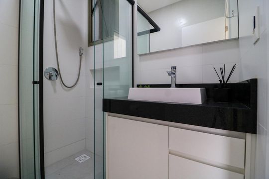 Banheiro de apartamento para alugar com 2 quartos, 74m² em Jurerê, Florianópolis