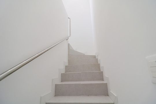 Escada de apartamento para alugar com 2 quartos, 74m² em Jurerê, Florianópolis