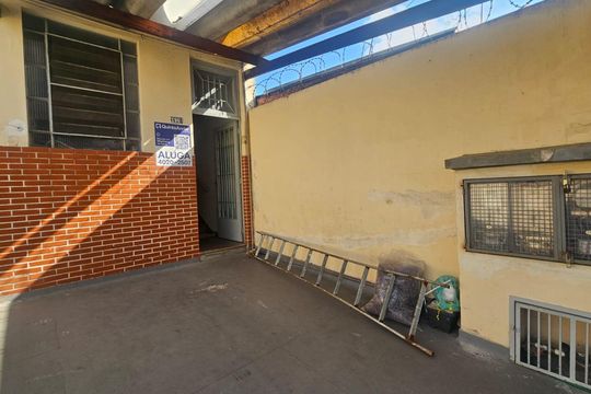 Garagem de casa para alugar com 3 quartos, 150m² em Vila Nhocuné, São Paulo