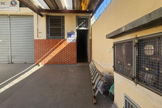 Garagem de casa para alugar com 3 quartos, 150m² em Vila Nhocuné, São Paulo