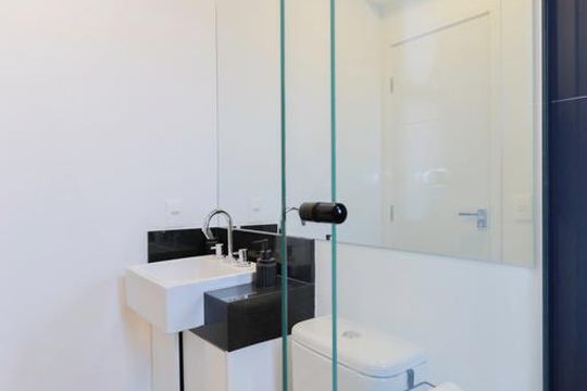 Banheiro de kitnet/studio para alugar com 1 quarto, 63m² em Santana, São Paulo