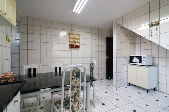 Cozinha de casa à venda com 2 quartos, 130m² em Vila Dalila, São Paulo