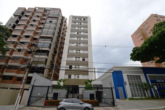 Fachada do bloco de kitnet/studio para alugar com 1 quarto, 40m² em Cambuí, Campinas