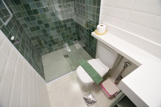 Banheiro de kitnet/studio para alugar com 1 quarto, 40m² em Cambuí, Campinas