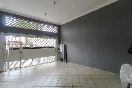 Casa para alugar com 3 quartos, 500m² em Vila Antonieta, São Paulo