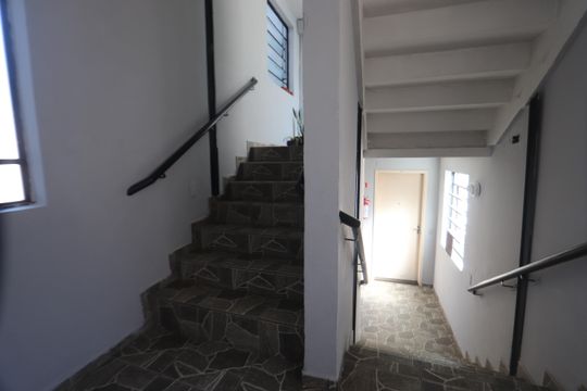 Escada de apartamento à venda com 2 quartos, 49m² em Conjunto Habitacional Teotonio Vilela, São Paulo