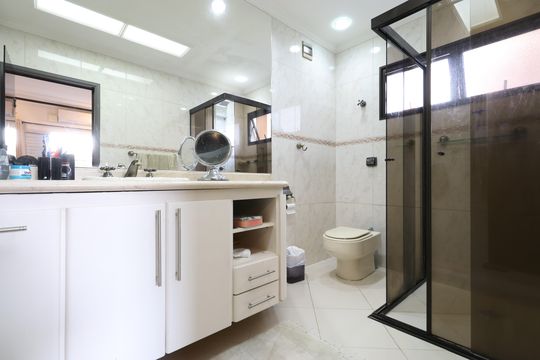 Banheiro da Suíte 1 de casa à venda com 4 quartos, 190m² em Alto da Lapa, São Paulo