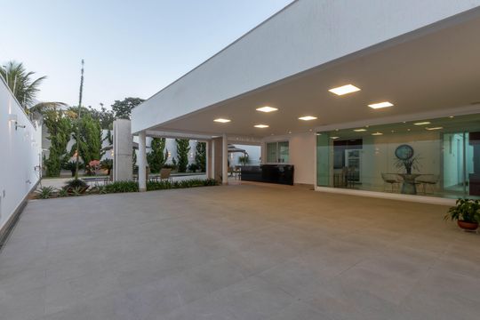 Garagem de casa à venda com 4 quartos, 430m² em Bandeirantes (pampulha), Belo Horizonte