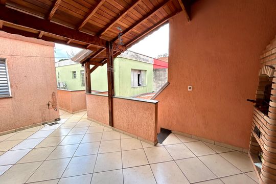 Quintal de casa à venda com 3 quartos, 151m² em Jardim Leila, Guarulhos