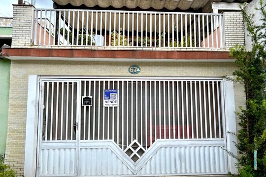 Placa instalada na fachada do imóvel  de casa à venda com 3 quartos, 151m² em Jardim Leila, Guarulhos