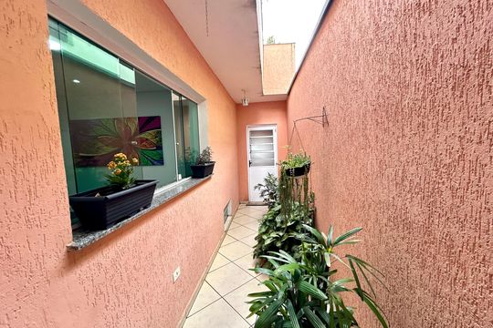Corredor de casa à venda com 3 quartos, 151m² em Jardim Leila, Guarulhos